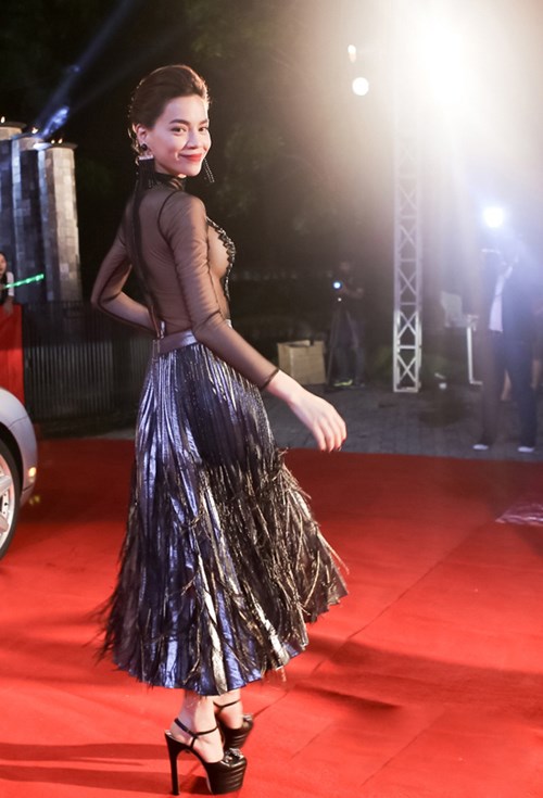 sao-viet-me-man-voi-thoi-trang-tua-rua